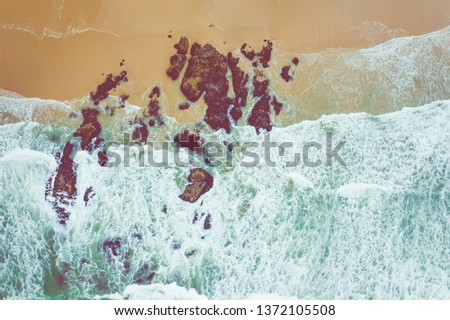 Similar – Luftaufnahme Panoramadrohne Blick auf den blauen Ozean Wellen, die am Sandstrand in Portugal erdrücken.