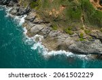 Aerial view of sea crashing waves White foaming waves on seashore rocks Top view Rocky coast Sea background