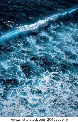 Foto Bild Durststrecke / Wasser ohne Ende. Kielwasser von einem Schiff.