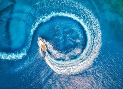 Aerial View Of The Speed Boat In Clear Blue Water At Sunset In Summer. Top View From Drone Of Fast Floating Yacht In Mediterranean Sea. Travel In Oludeniz, Turkey. Tropical Landscape With Motorboat