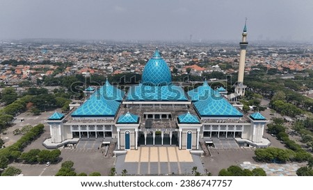 aerial view of the Surabaya Grand Mosque, one of the icons and religious tourism in the city of Surabaya.