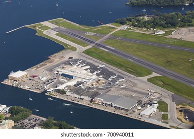 187 Billy bishop toronto city airport Images, Stock Photos & Vectors ...