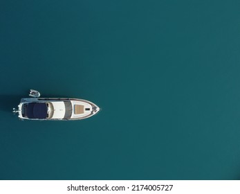 2,466 Boat deep blue sea above Images, Stock Photos & Vectors ...