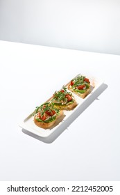 Composición estética con bruschetta