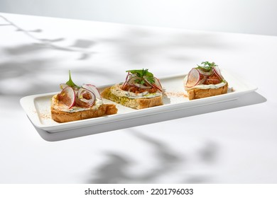 Composición estética con bruschetta