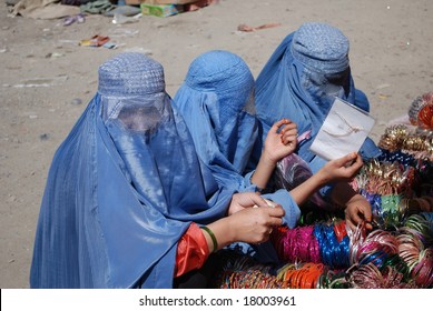 Afghan Women In Burka Buy Jewelry