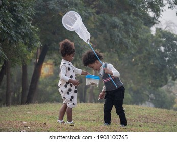 African American Boys And Girls Catch Insects In The Forest On Adventure Camping Travel Trips. Preschool Kids Catching Bugs With Net. Adventure Kindergarten Day Trip Into Wild Nature.