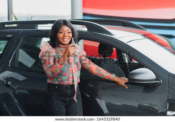 African\
American businesswoman happy with keys to new\
car