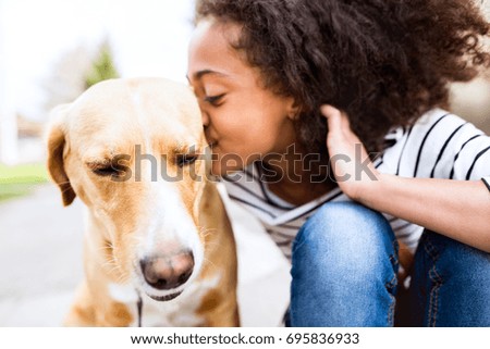 Similar – Foto Bild Hübscher schwarzer Hund mit brauner Zeichnung schaut zur Seite