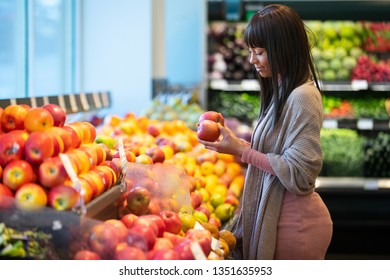 African American Woman Shopping For Produce In Grocery Store