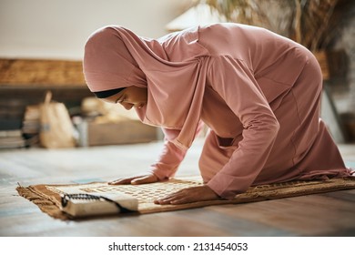 African American Woman In Traditional Clothing Praying At Home.