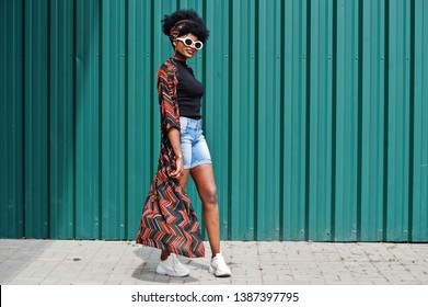 Abultar ayudar Normalización Mujer africana con pelo afro, pantalones Foto de stock 1502659250 |  Shutterstock