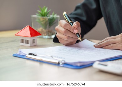 Agents and investors sign real estate contracts, purchase, lease, investment, mortgage, loan The image of a business person signing a house purchase contract - Shutterstock ID 1675246894