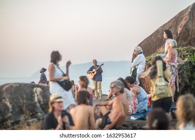 Agonda Beach, Goa, India - 24 January 2020: Swedish musician Peter Tegner is playing on a cliff with sunset view amongst a crowd of tourists. - Shutterstock ID 1632953617