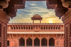 Agra Fort Built By Mughal Emperor Akbar, Historic Red Sandstone Fort Of Medieval India, Agra Fort Is A UNESCO World Heritage Site In The City Of Agra, Uttar Pradesh, India.