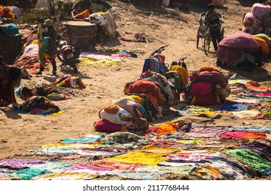 Agra, Uttar Pradesh - 28 January 2022- An Aerial View Of A Dhobi Ghat Based In Agra. People Washing Clothes In A Dhobi Ghat.