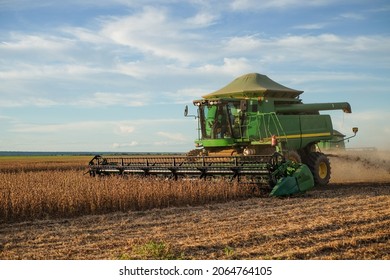 Agribusiness agriculture Brazilian agro agricultural machinery soy plantation crop nature