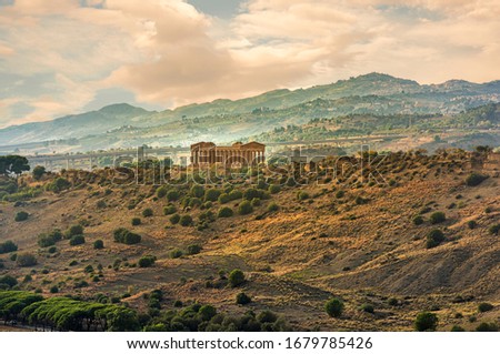 Agrigento, Sicilia isola in Italia. Famosa Valle dei Templi, patrimonio mondiale dell'UNESCO. Tempio greco - resti del Tempio di Concordia.