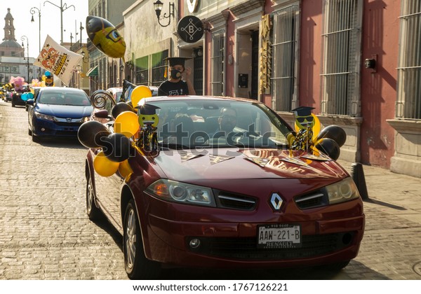 Aguascalientes, Mexico, 06/27/2020\
The new normality in graduations due to COVID-19. Delivery of\
papers to graduates in caravans of vehicles adorned with\
balloons