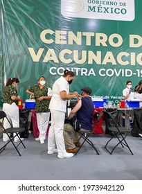 Aguascalientes, Mexico, May 4, 2021, People Waiting To Be Vaccinated At The  University Of Aguascalientes. Canvas Background With The Text Vaccination Center Against Covid In Spanish Language