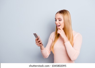 Aha! Style Stylish Person Moment Insight Interested Smart Concept. Half-turned Portrait Of Clever Pensive Genius Cunning Manager Reading Necessary Information On Telephone Isolated On Gray Background