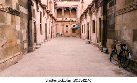 Ahmedabad, Gujarat, India - June 2017: A Deserted Alley Inside The Ancient Bhadra Fort In The Old City Of Ahmedabad.