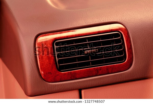 Air conditioning ducts in\
cars