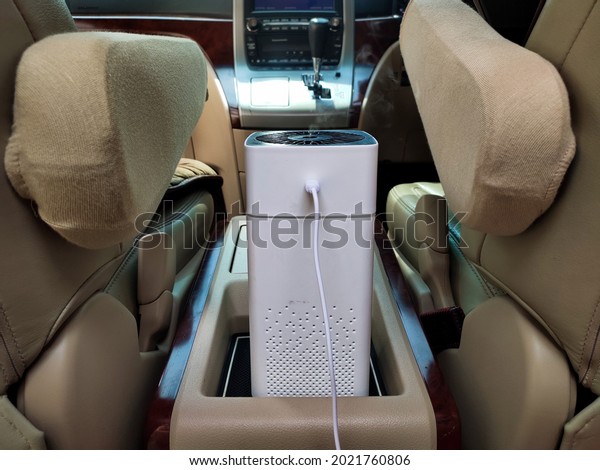 Air humidifier while
driving. White humidifier hydrates dry air. Increase comfort in the
car.