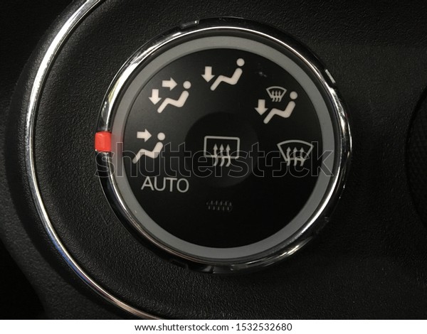 Air outlet selection dial in\
car