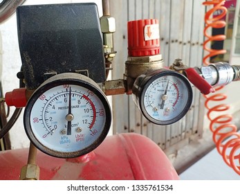 Air Tank Pressure Gauge Stock Photo 1335761534 | Shutterstock