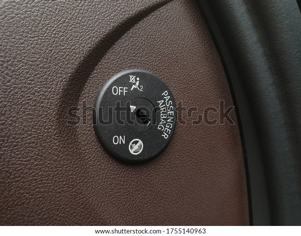 Airbag deactivation lock close up. Lock\
disconnect in off\
position