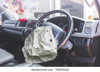 Airbag Exploded At A Car Accident,Car Crash Air Bag,Airbag Work With Illuminated