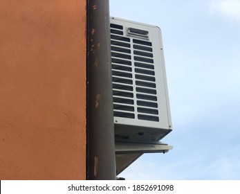 Airconditioner Fixed On Wall Airconditioning System