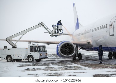 Aircraft handling protection against freezing aircraft. Process of covering passenger airliner with liquid against freezing before departure