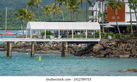 airlie beach hotel yacht