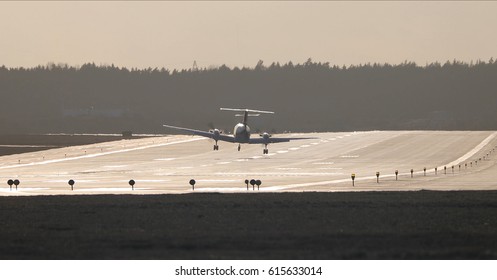 Airplane Crosswind Landing