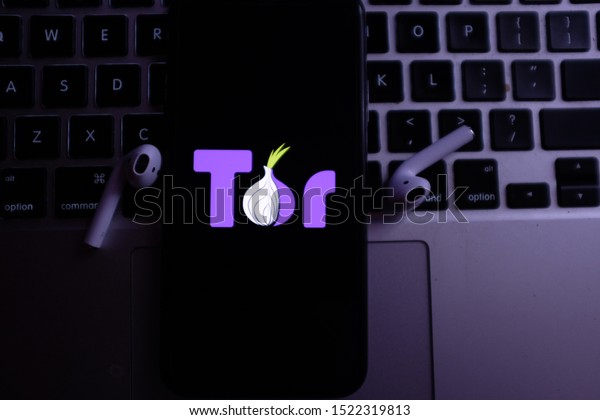 Airpods 2 Iphone 11 Pro Tor Stock Photo Edit Now