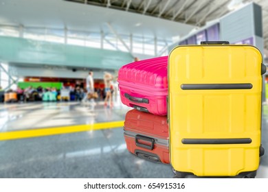 11,303 Airport baggage train Images, Stock Photos & Vectors | Shutterstock