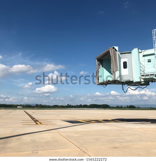 Airport equipment for\
transfer passenger