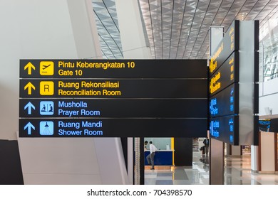 Airport Information Board New Airport Stock Photo 704398570 | Shutterstock