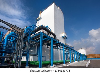 Lufttrennwerk zur Herstellung von Industriegasen, blaue Rohre