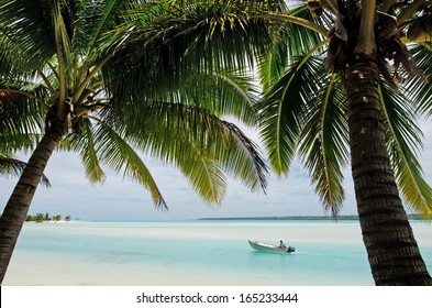 AITUTAKI - SEP 19 2013:Fisherman Going Fishing On A Fishing Boat. Cook Islands Exclusive Economic Zone Territorial Waters Stretches For Nearly 2 Million Square Km (772,395 Sq)