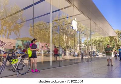 AIX-EN-PROVENCE, FRANCE - JULY 29, 2017: Apple Store Exterior And People, At La Rotonde.