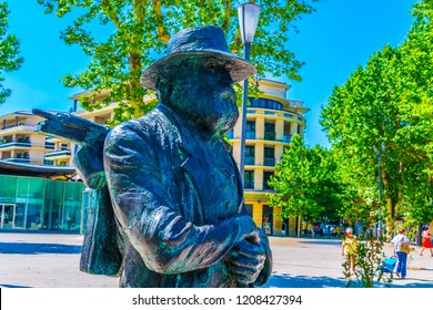 AIX-EN-PROVENCE, FRANCE, JUNE 18, 2017: Statue Of Paul Cezanne In Aix-en-Provence, France
