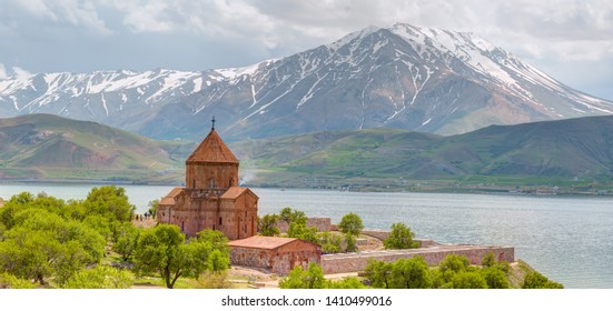 Akdamar Island In Van Lake. The Armenian Cathedral Church Of The Holy Cross - Akdamar, Turkey