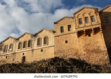 Aksaray / Turkey - March 1, 2020: Traditional House In Güzelyurt. Houses Is Located In Güzelyurt District Of Aksaray. The Houses Are Made Of Local Stones.