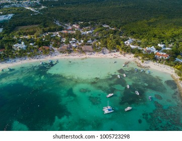 Akumal Bay Caribbean Beach In Riviera Maya. Aerial View Of Sea Side Beach. Top View Aerial Video Of Beauty Nature Landscape With Tropical Beach In Akumal, Mexico. Caribbean Sea, Coral Reef, Top View