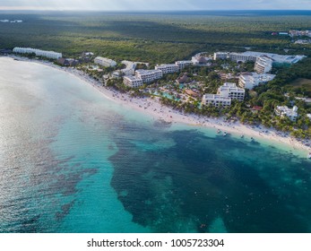 Akumal Bay Caribbean Beach In Riviera Maya. Aerial View Of Sea Side Beach. Top View Aerial Video Of Beauty Nature Landscape With Tropical Beach In Akumal, Mexico. Caribbean Sea, Coral Reef, Top View