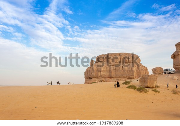 AL HOFUF, SAUDI ARABIA - FEBRUARY 13TH,\
2021: People enjoying time together around rock formation called\
Four Mountains near Al Hofuf, Saudi\
Arabia