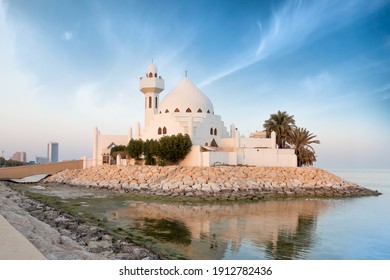 Al Khobar, February 5, 2021 - Sheikh Salem Bin Laden Mosque At Golden Hour In The Evening, Al Khobar, Eastern Province, Saudi Arabia